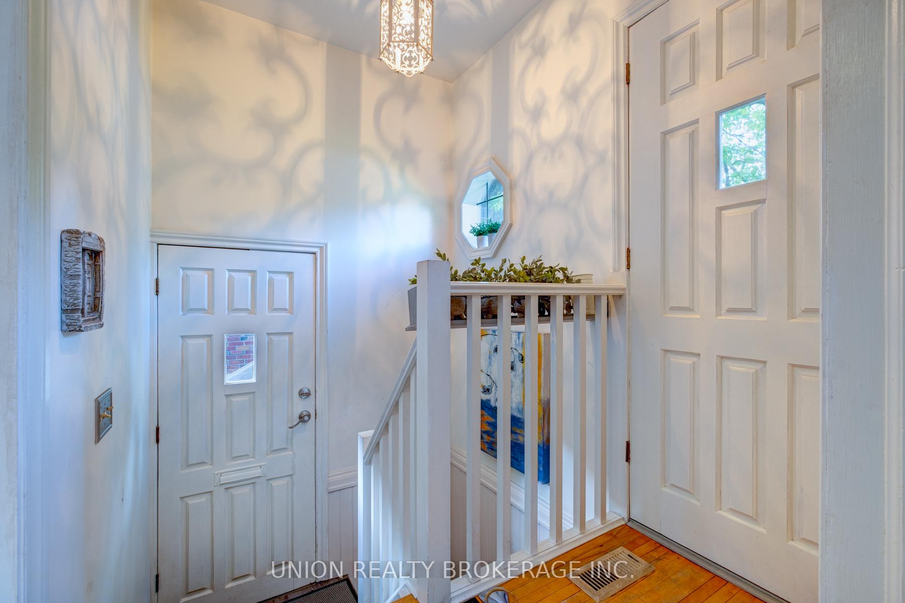 49 Red Deer Ave, Toronto, ON M1N2Z2 | 2 Bedroom 1 Bathroom Detached House | Image 4