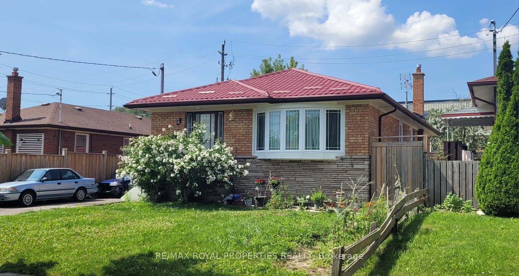 4 Mornington Gate, Toronto, ON M1G2N3 | 3 Bedroom 4 Bathroom Detached House | Image 2