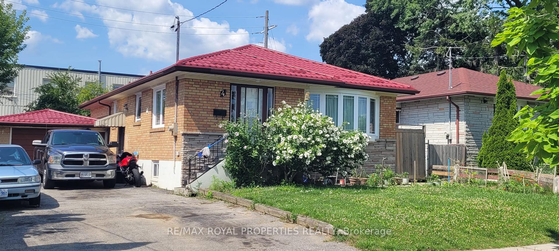 4 Mornington Gate, Toronto, ON M1G2N3 | 3 Bedroom 4 Bathroom Detached House | Image 3