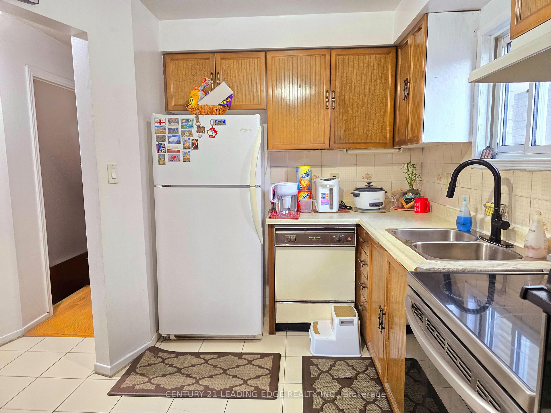 7 Whispering Willow Ptwy, Toronto, ON M1B4A8 | 3 Bedroom 2 Bathroom Detached House | Image 10