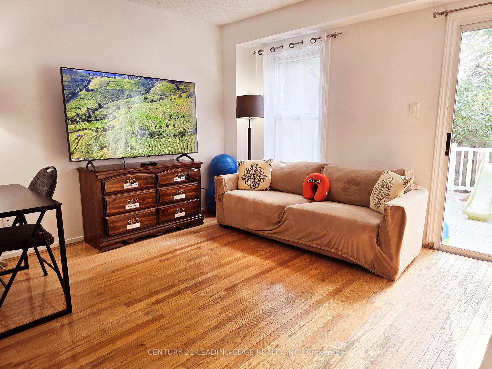 7 Whispering Willow Ptwy, Toronto, ON M1B4A8 | 3 Bedroom 2 Bathroom Detached House | Image 6