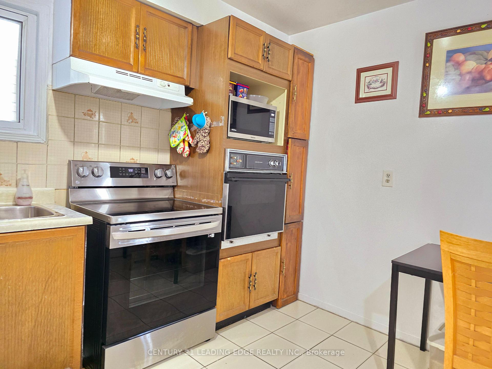 7 Whispering Willow Ptwy, Toronto, ON M1B4A8 | 3 Bedroom 2 Bathroom Detached House | Image 9