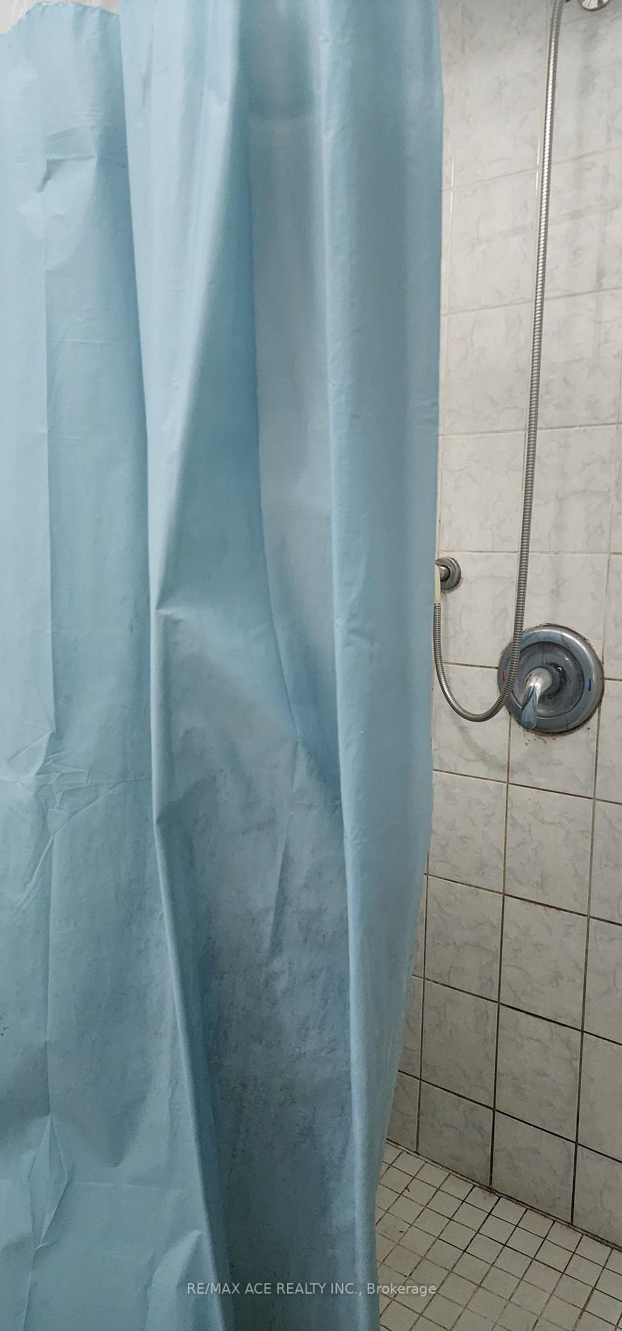 61 Warwick Castle Crt, Toronto, ON M1B3E5 | 3 Bedroom 3 Bathroom Semi-Detached House | Image 10