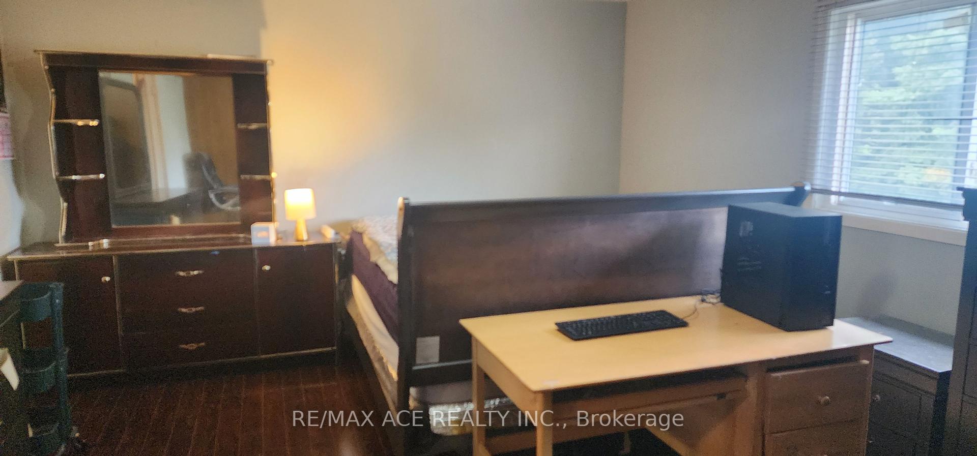 61 Warwick Castle Crt, Toronto, ON M1B3E5 | 3 Bedroom 3 Bathroom Semi-Detached House | Image 11