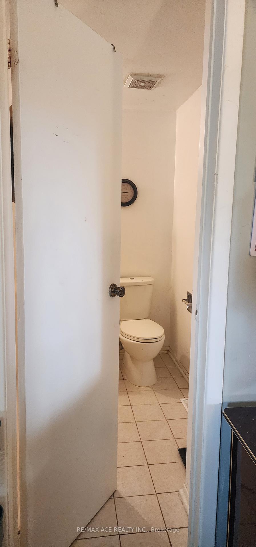 61 Warwick Castle Crt, Toronto, ON M1B3E5 | 3 Bedroom 3 Bathroom Semi-Detached House | Image 13