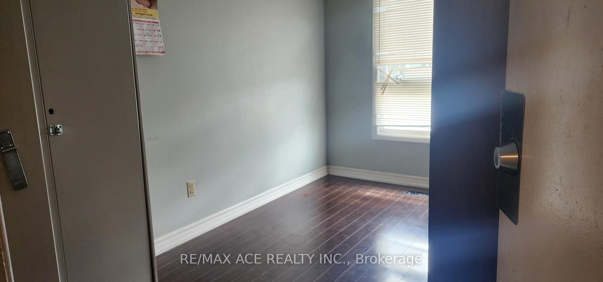 61 Warwick Castle Crt, Toronto, ON M1B3E5 | 3 Bedroom 3 Bathroom Semi-Detached House | Image 16