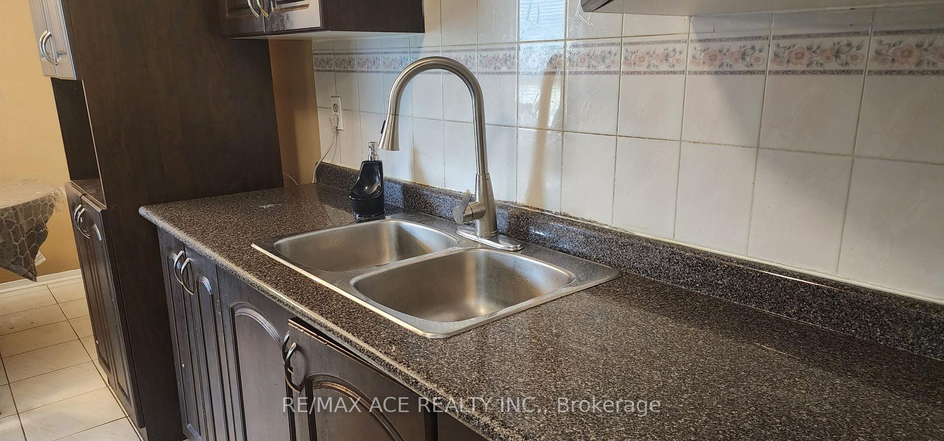 61 Warwick Castle Crt, Toronto, ON M1B3E5 | 3 Bedroom 3 Bathroom Semi-Detached House | Image 2