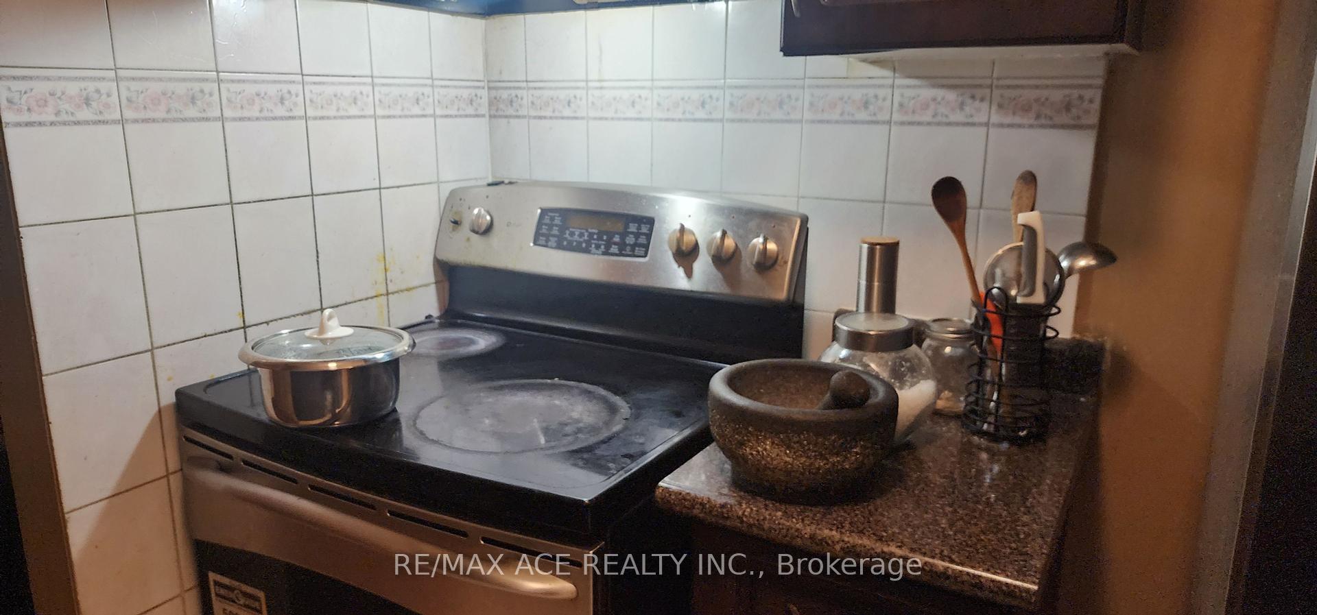 61 Warwick Castle Crt, Toronto, ON M1B3E5 | 3 Bedroom 3 Bathroom Semi-Detached House | Image 3