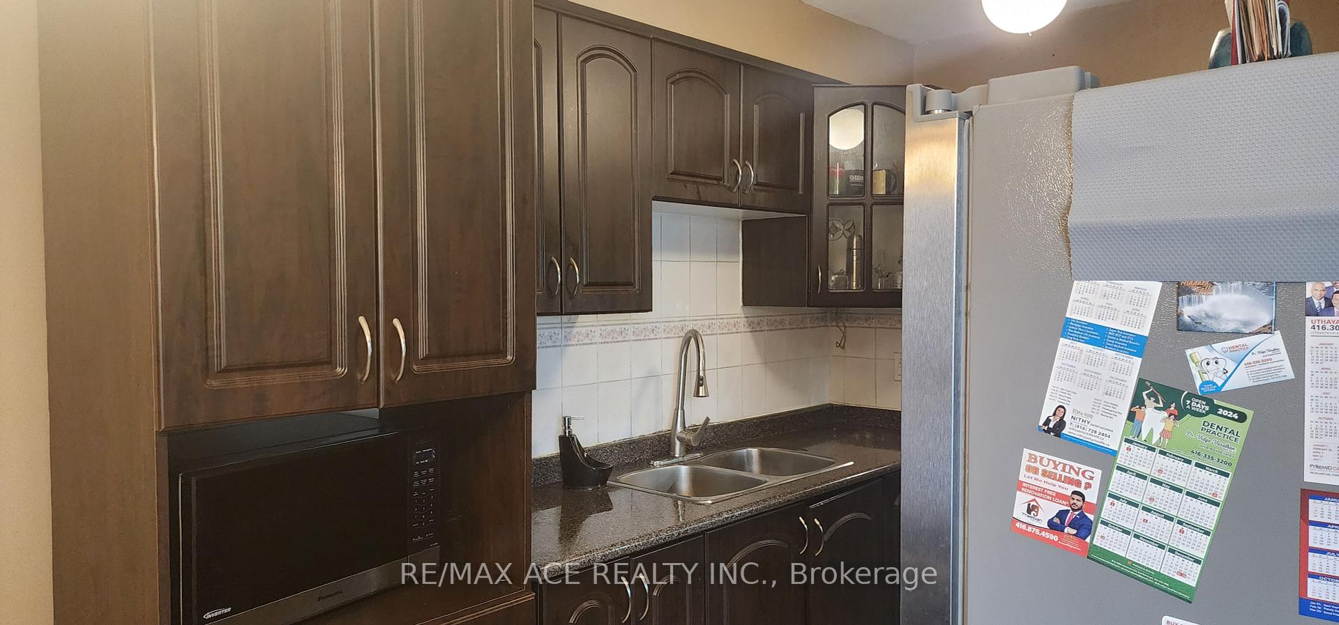 61 Warwick Castle Crt, Toronto, ON M1B3E5 | 3 Bedroom 3 Bathroom Semi-Detached House | Image 6