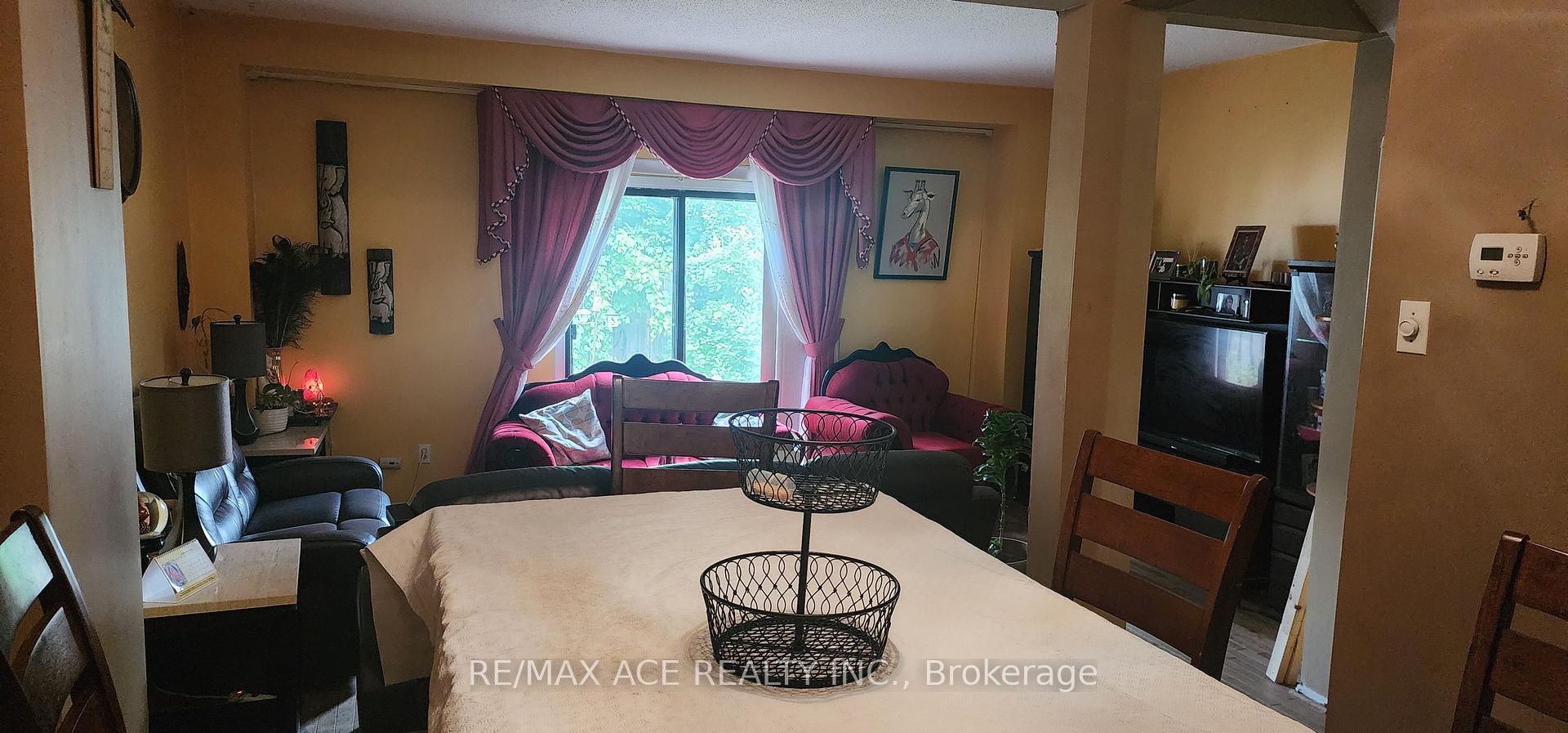 61 Warwick Castle Crt, Toronto, ON M1B3E5 | 3 Bedroom 3 Bathroom Semi-Detached House | Image 7