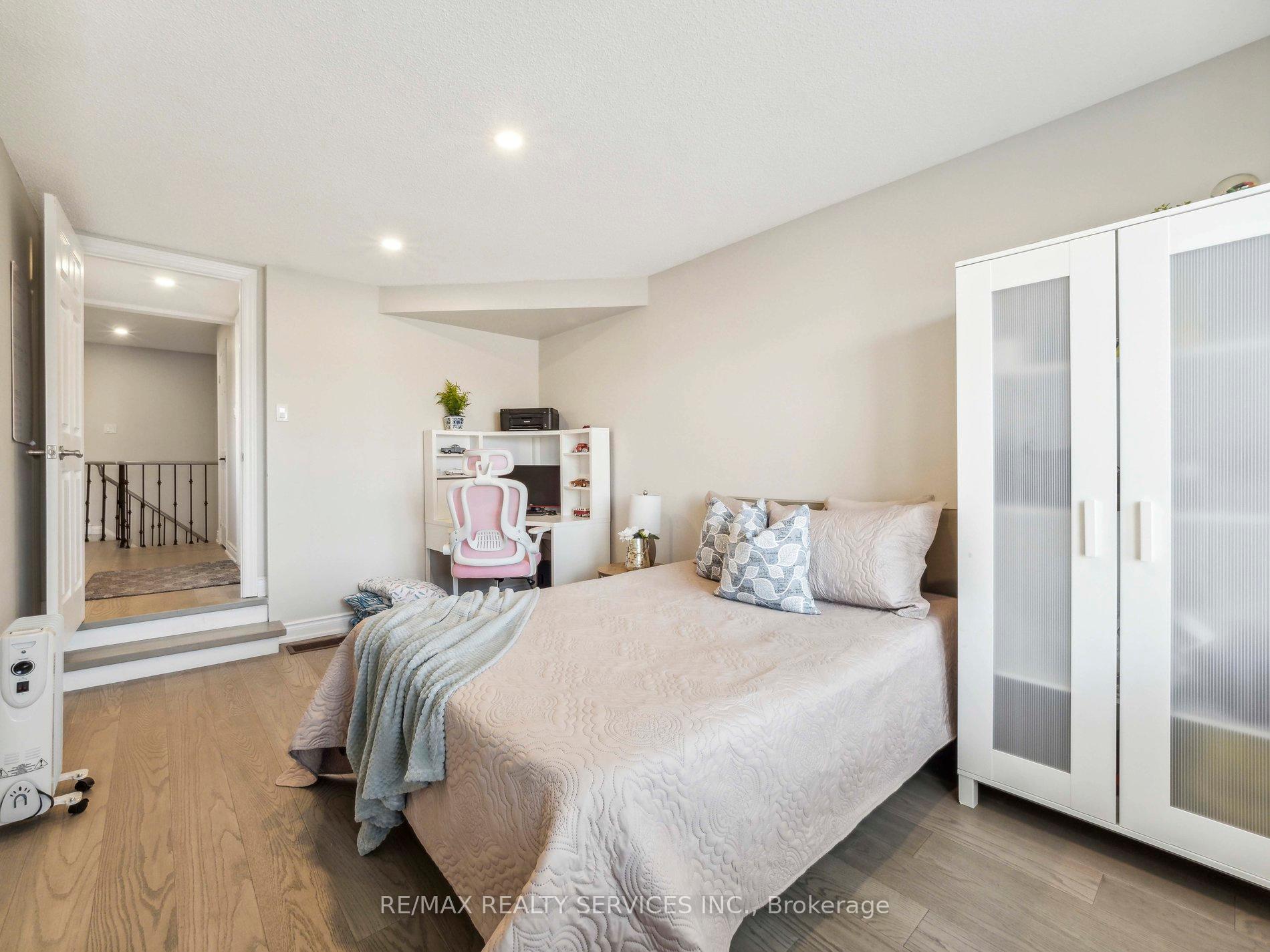 5 New Forest Sq, Toronto, ON M1V2Z6 | 4 Bedroom 3 Bathroom Detached House | Image 10