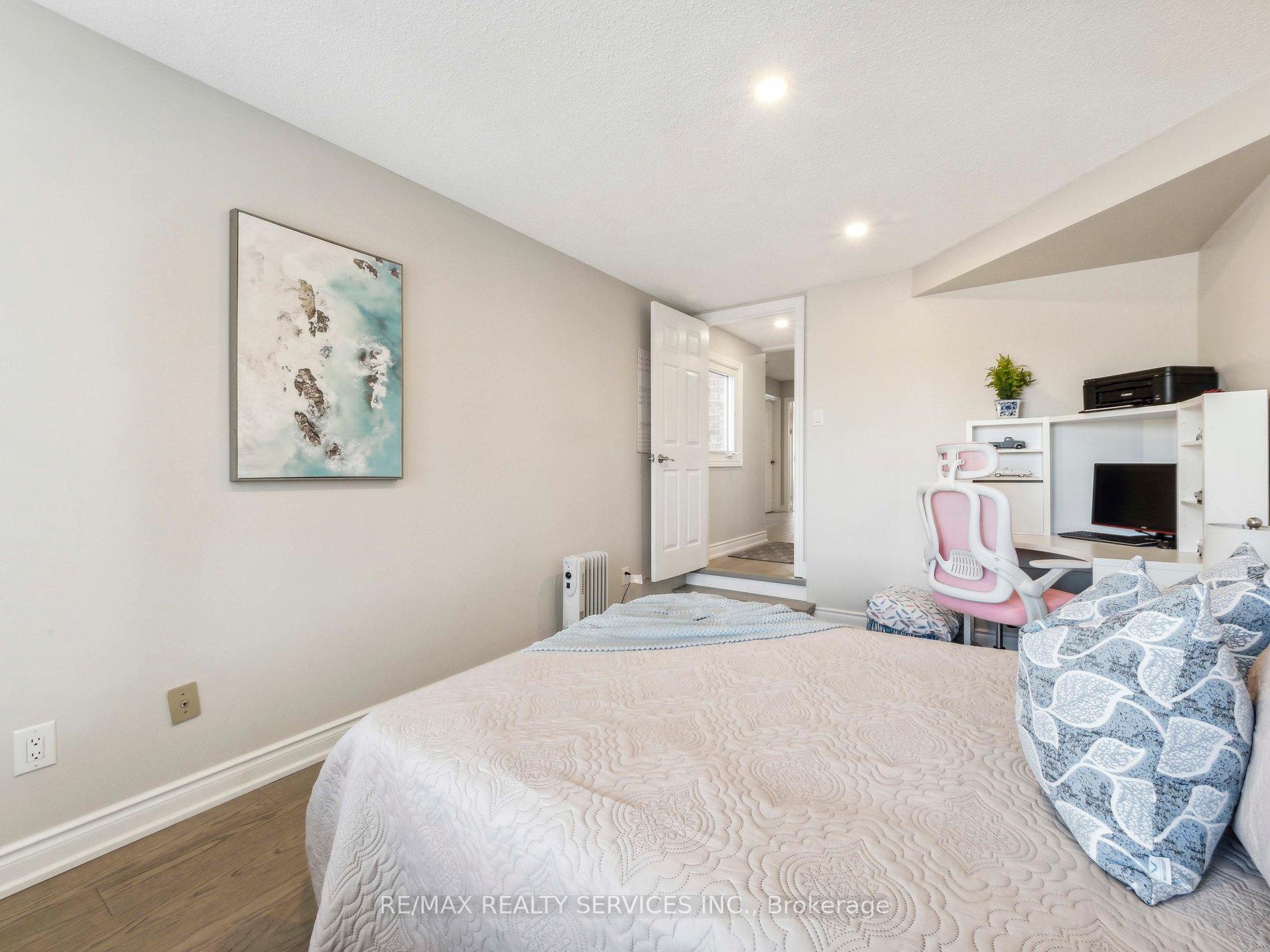 5 New Forest Sq, Toronto, ON M1V2Z6 | 4 Bedroom 3 Bathroom Detached House | Image 11