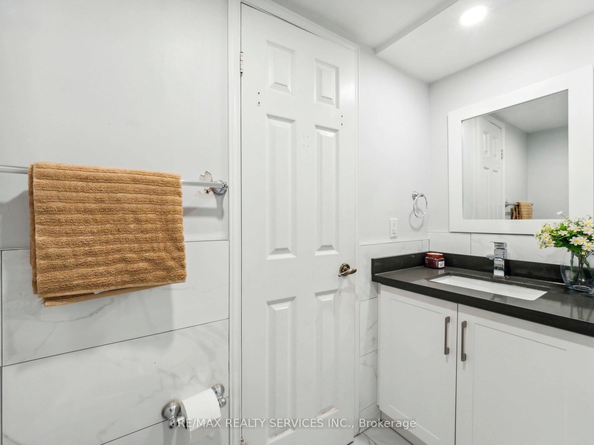 5 New Forest Sq, Toronto, ON M1V2Z6 | 4 Bedroom 3 Bathroom Detached House | Image 12