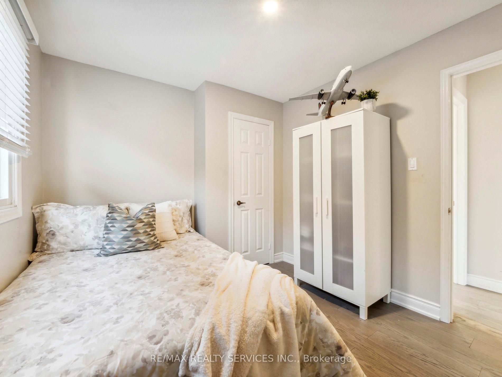 5 New Forest Sq, Toronto, ON M1V2Z6 | 4 Bedroom 3 Bathroom Detached House | Image 15