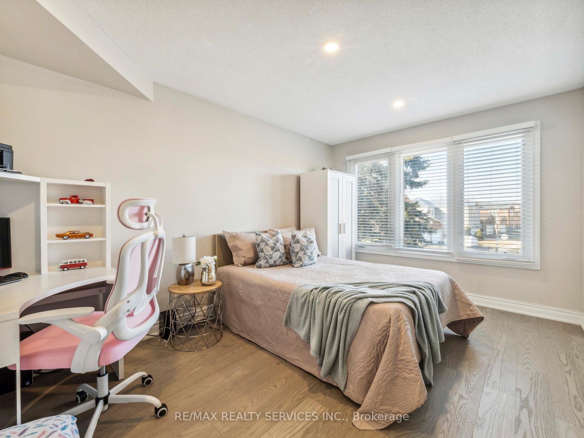 5 New Forest Sq, Toronto, ON M1V2Z6 | 4 Bedroom 3 Bathroom Detached House | Image 16