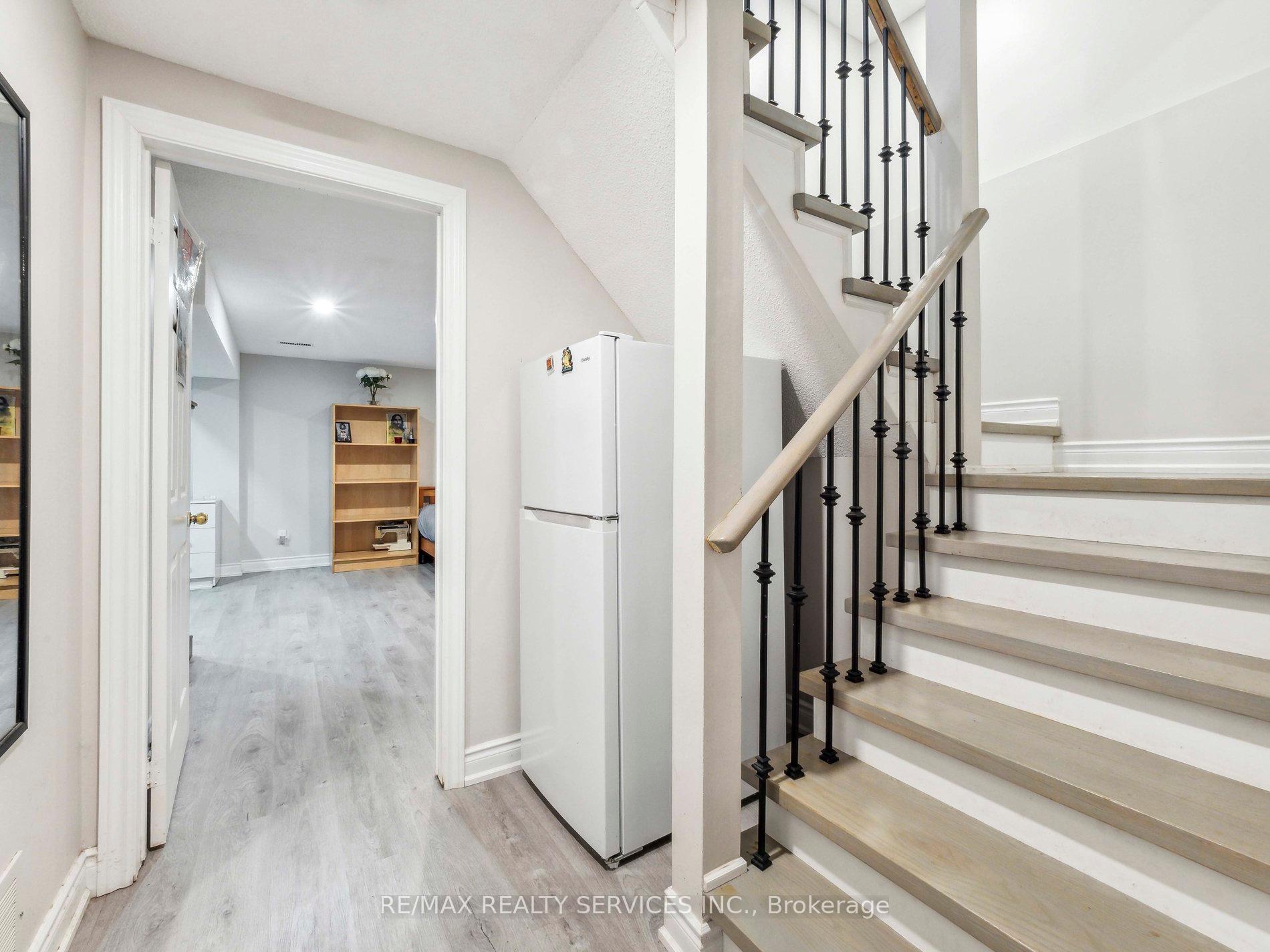 5 New Forest Sq, Toronto, ON M1V2Z6 | 4 Bedroom 3 Bathroom Detached House | Image 19