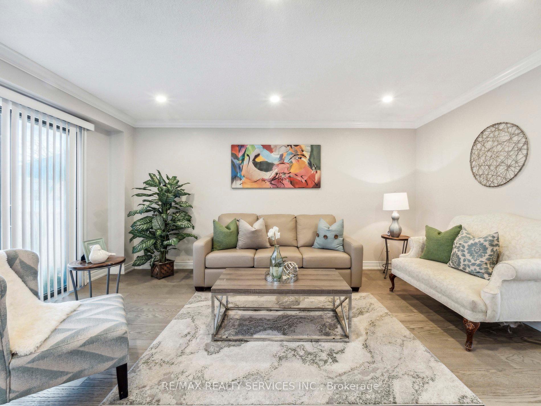 5 New Forest Sq, Toronto, ON M1V2Z6 | 4 Bedroom 3 Bathroom Detached House | Image 2