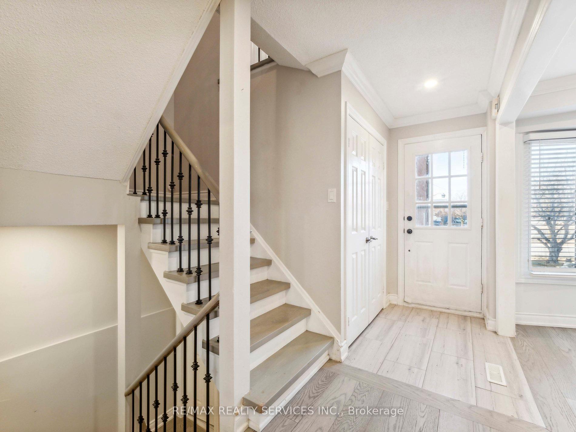 5 New Forest Sq, Toronto, ON M1V2Z6 | 4 Bedroom 3 Bathroom Detached House | Image 9