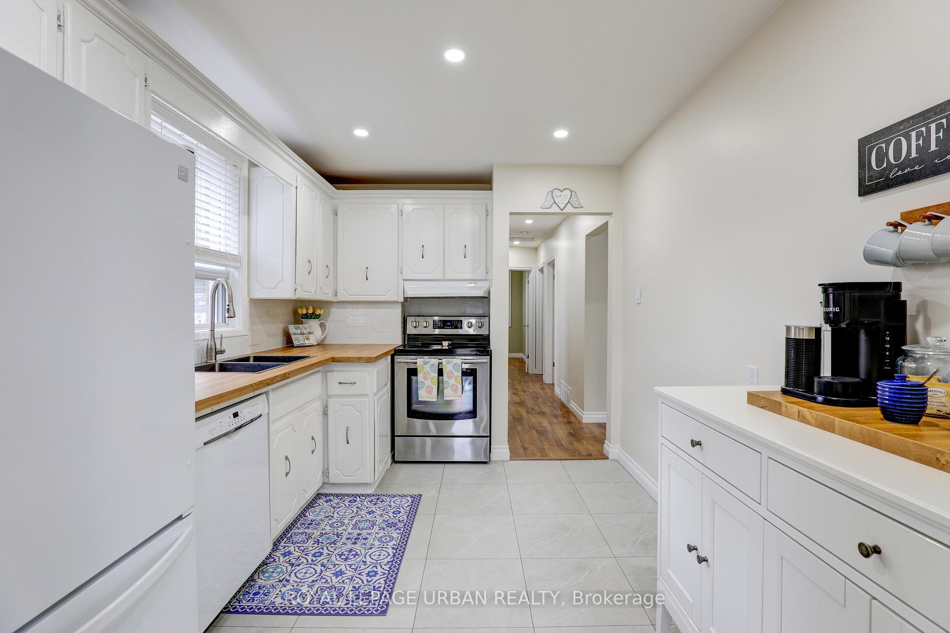 21 White Abbey Park, Toronto, ON M1R4R3 | 3 Bedroom 2 Bathroom Detached House | Image 11