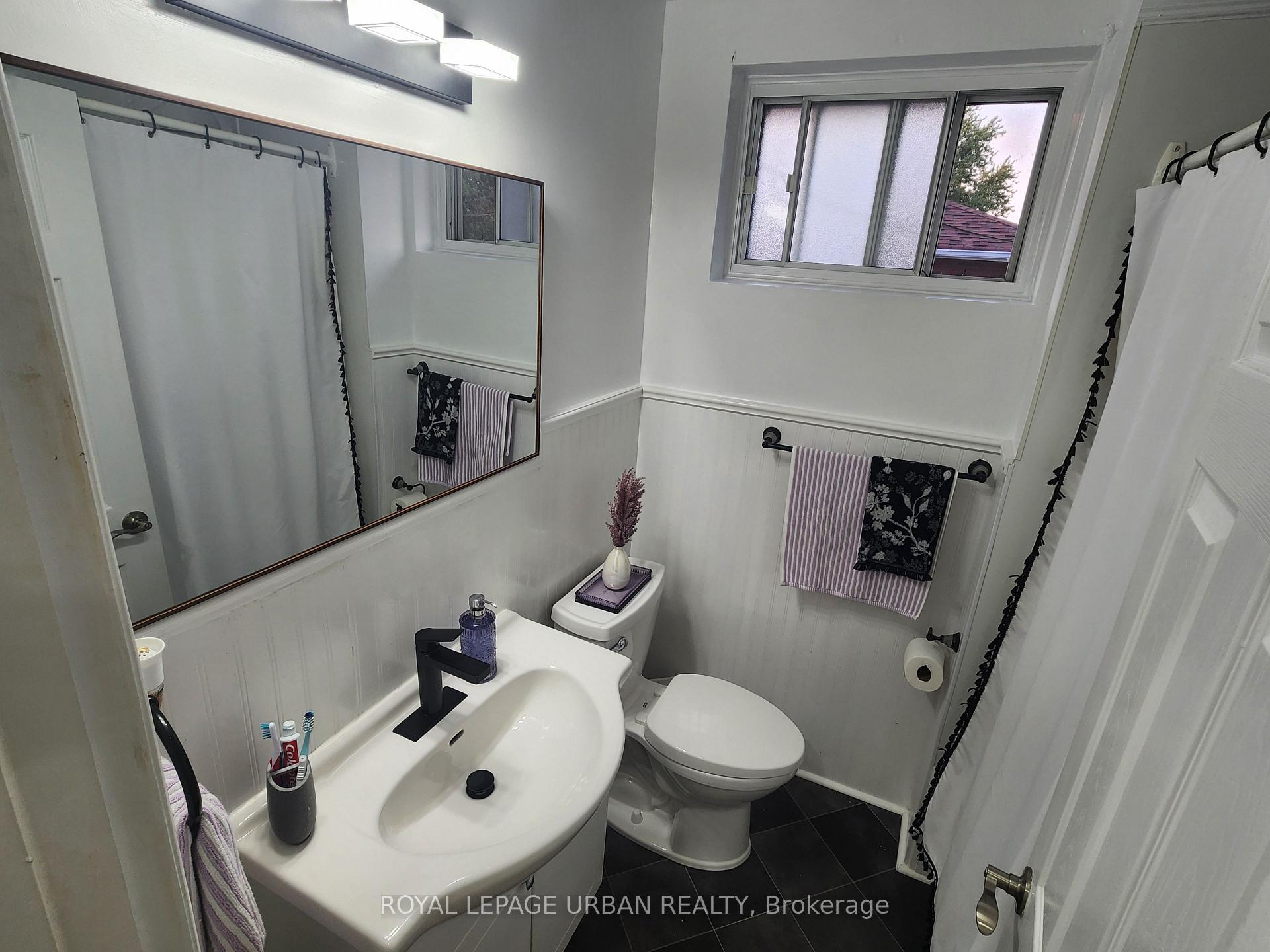 21 White Abbey Park, Toronto, ON M1R4R3 | 3 Bedroom 2 Bathroom Detached House | Image 16