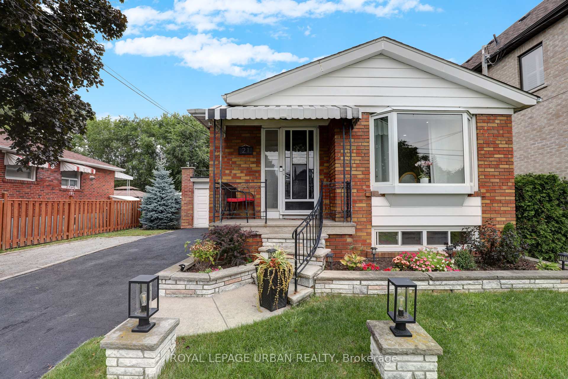 21 White Abbey Park, Toronto, ON M1R4R3 | 3 Bedroom 2 Bathroom Detached House | Image 2