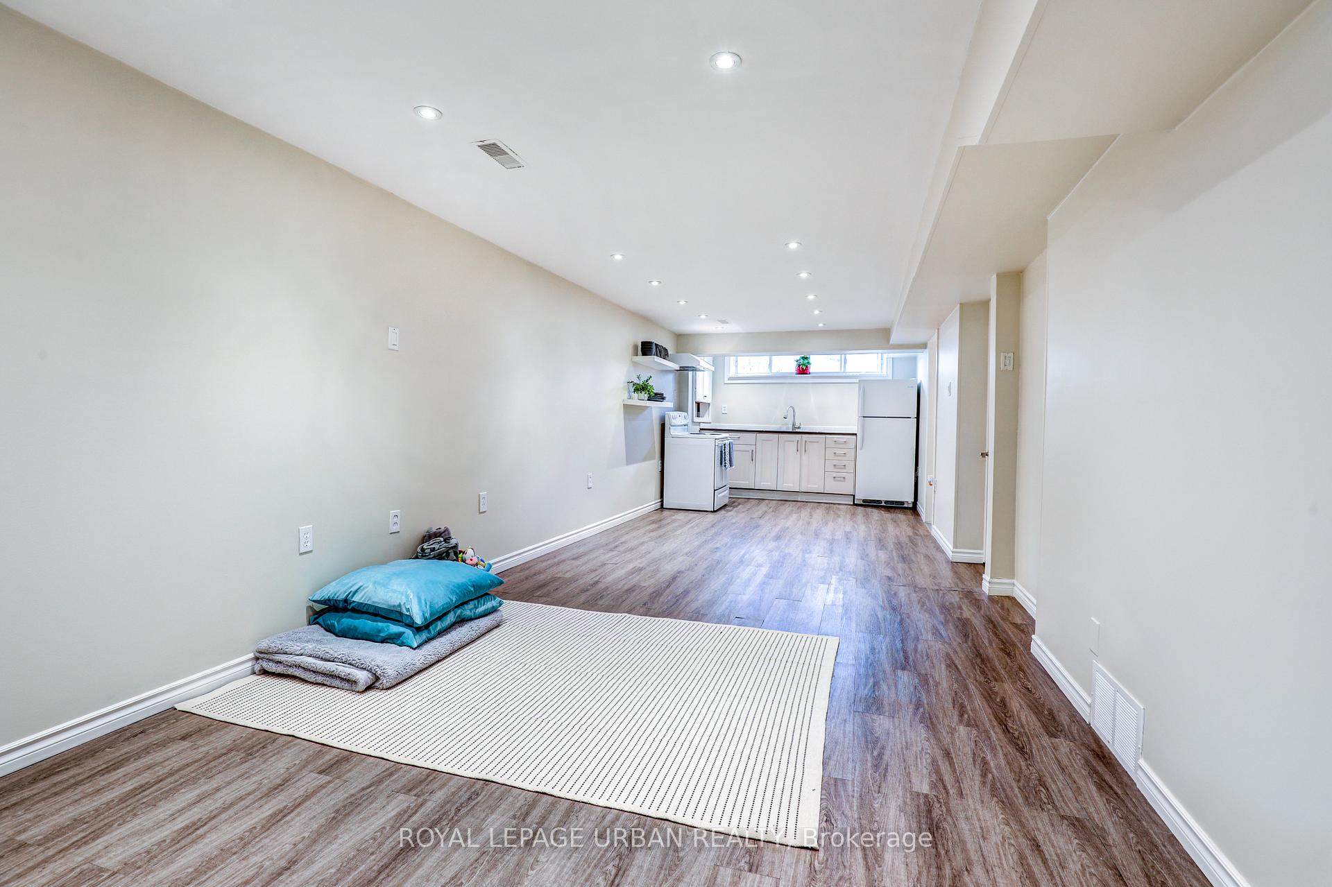 21 White Abbey Park, Toronto, ON M1R4R3 | 3 Bedroom 2 Bathroom Detached House | Image 26