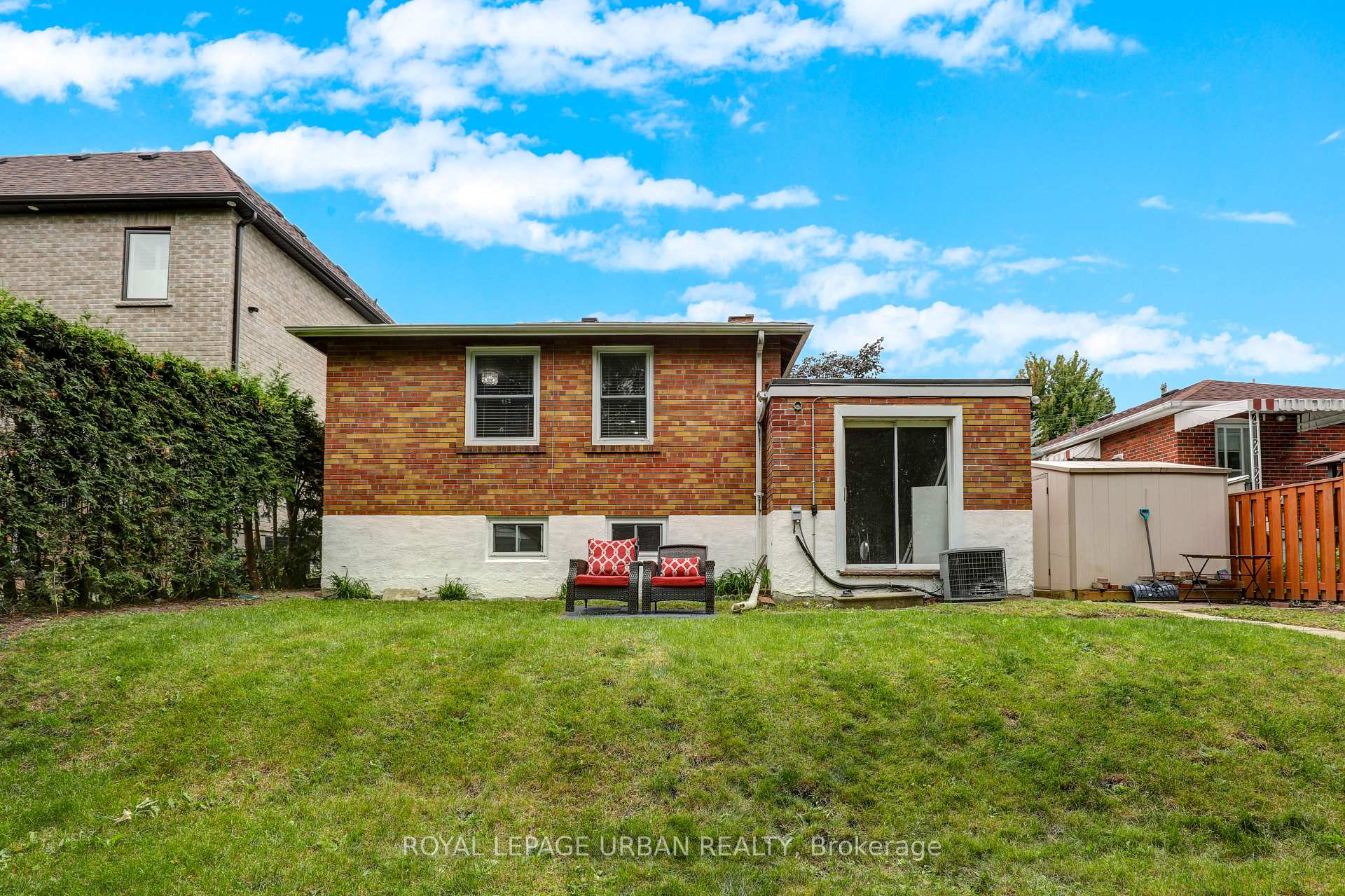 21 White Abbey Park, Toronto, ON M1R4R3 | 3 Bedroom 2 Bathroom Detached House | Image 5