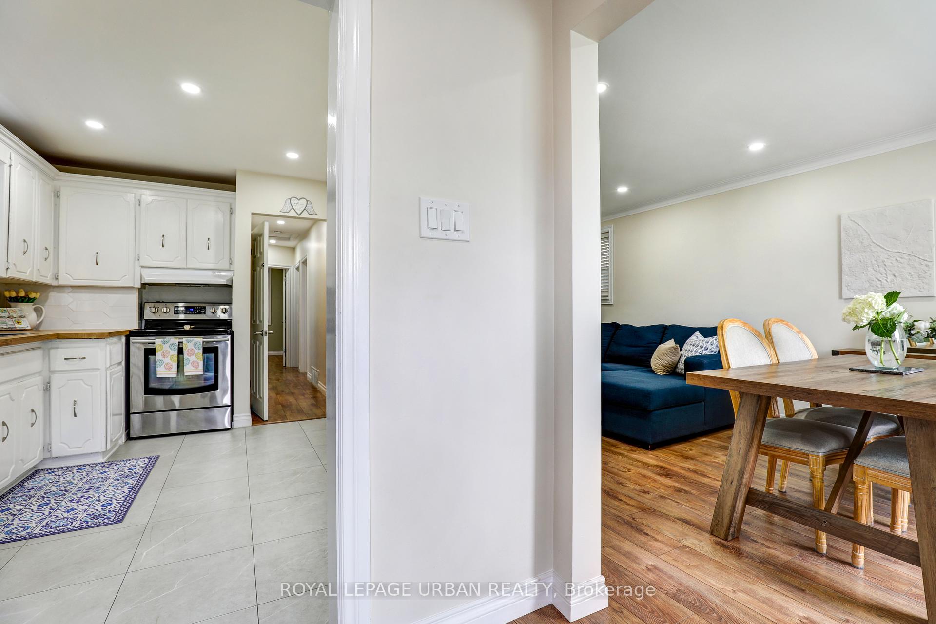 21 White Abbey Park, Toronto, ON M1R4R3 | 3 Bedroom 2 Bathroom Detached House | Image 7