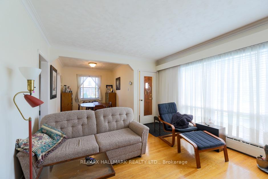 256 Tower Dr, Toronto, ON M1R3R1 | 3 Bedroom 2 Bathroom Detached House | Image 3