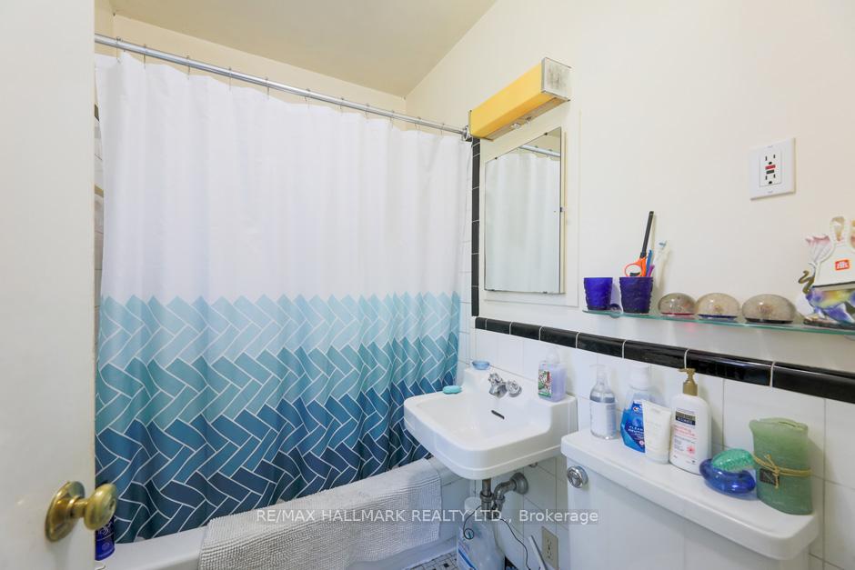 256 Tower Dr, Toronto, ON M1R3R1 | 3 Bedroom 2 Bathroom Detached House | Image 7