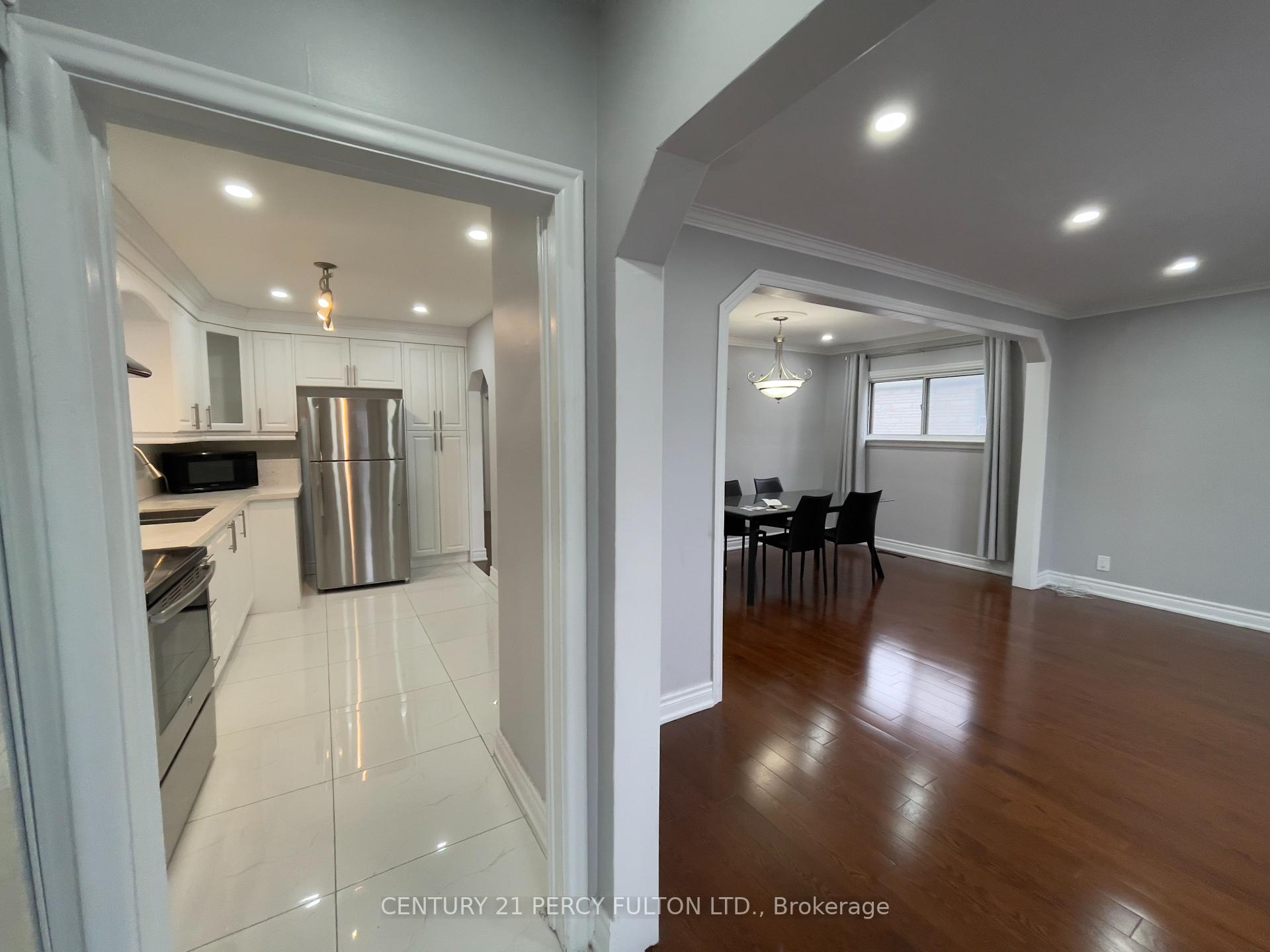 19 Lynvalley Cres, Toronto, ON M1R2V1 | 3 Bedroom 3 Bathroom Detached House | Image 3