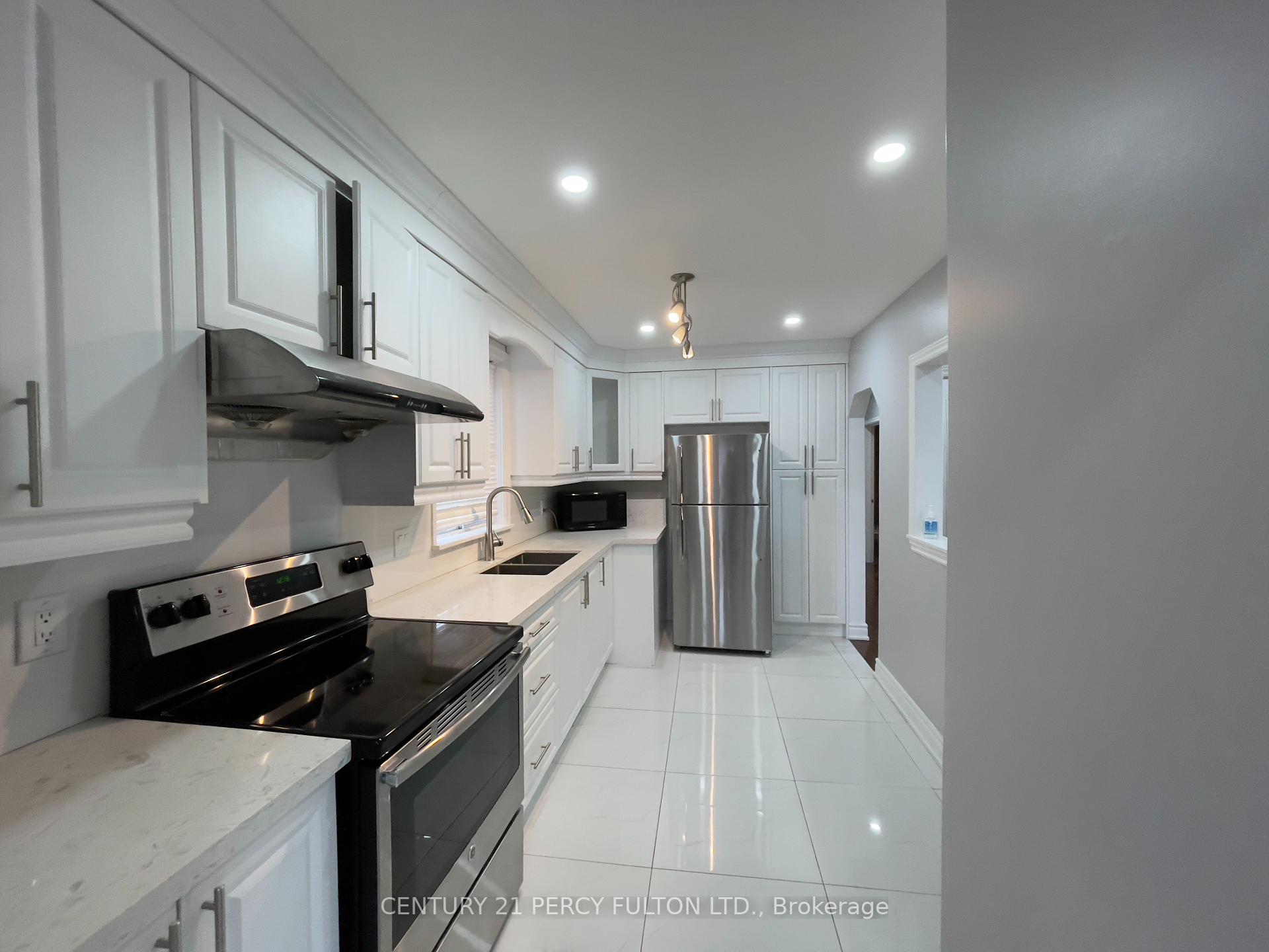 19 Lynvalley Cres, Toronto, ON M1R2V1 | 3 Bedroom 3 Bathroom Detached House | Image 8