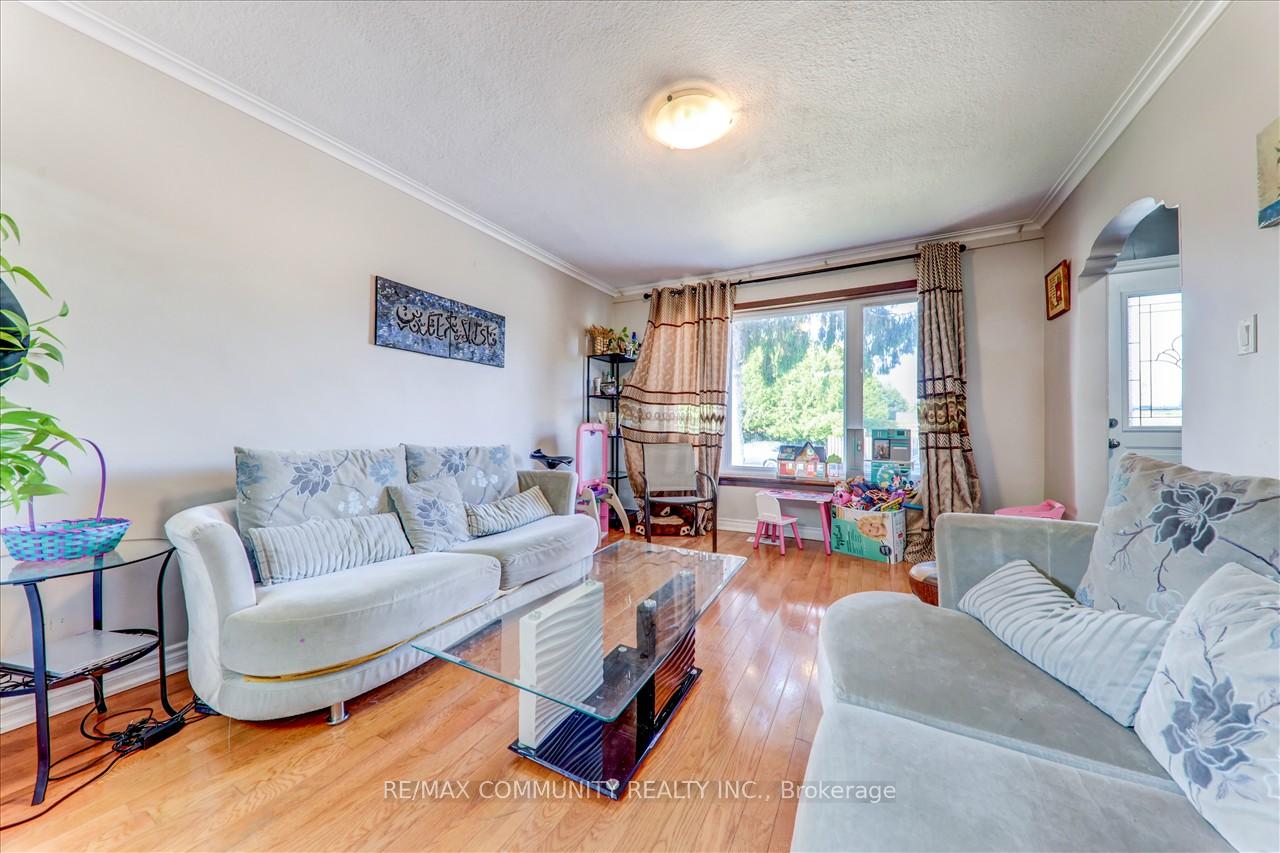 7 Princemere Cres, Toronto, ON M1R3W8 | 3 Bedroom 2 Bathroom Detached House | Image 10