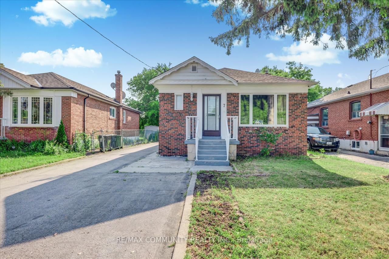 7 Princemere Cres, Toronto, ON M1R3W8 | 3 Bedroom 2 Bathroom Detached House | Image 2