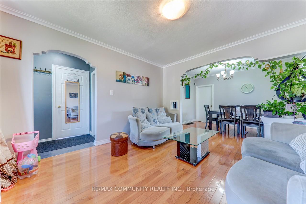 7 Princemere Cres, Toronto, ON M1R3W8 | 3 Bedroom 2 Bathroom Detached House | Image 9