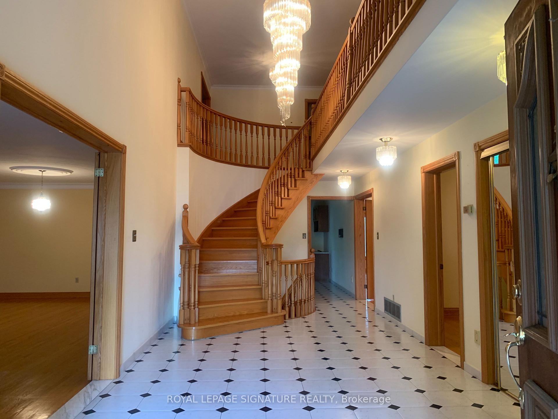 450 O'Connor Dr, Toronto, ON M4J2W6 | 4 Bedroom 5 Bathroom Detached House | Image 4