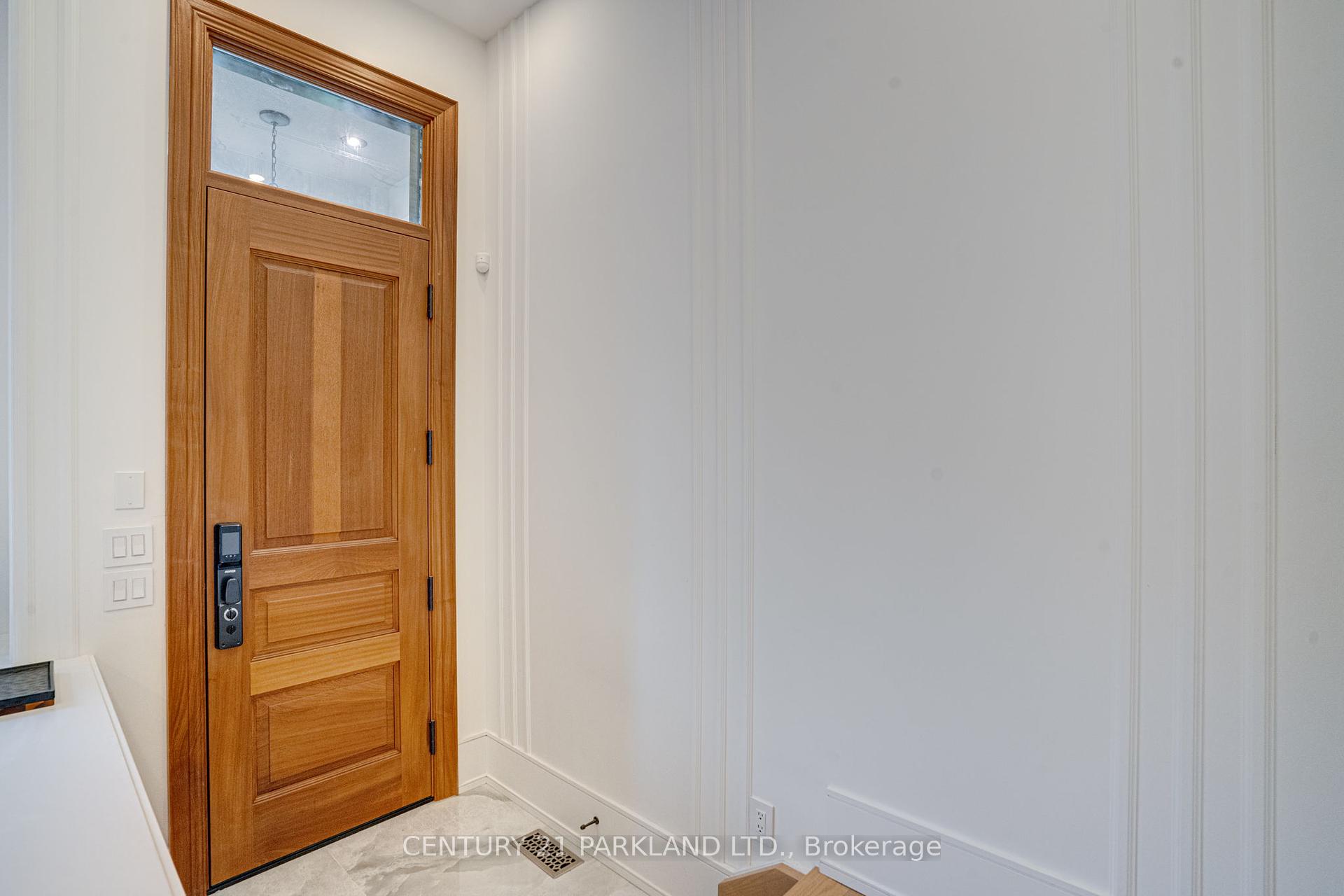 44 Waverley Rd, Toronto, ON M4L3T1 | 4 Bedroom 5 Bathroom Detached House | Image 9