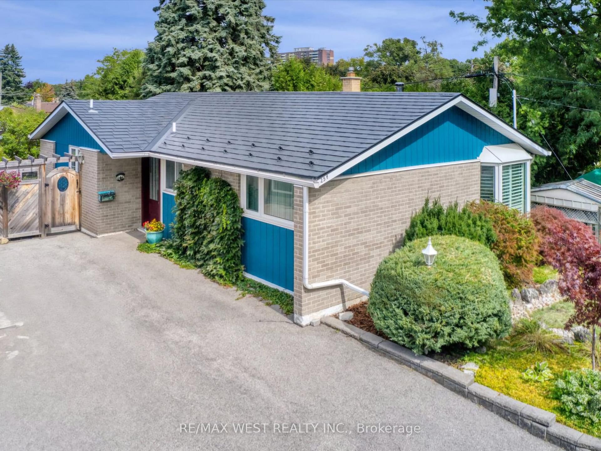254 Confederation Dr, Toronto, ON M1G1B5 | 3 Bedroom 2 Bathroom Detached House | Image 1