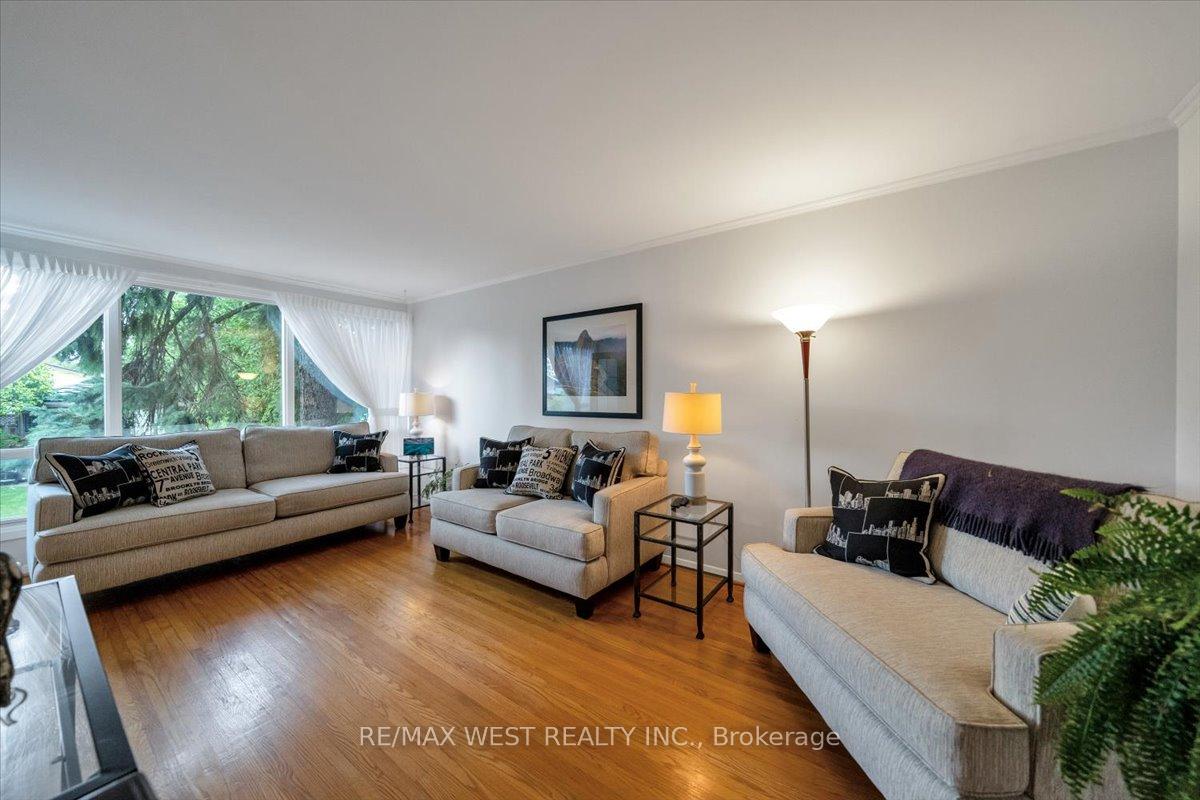 254 Confederation Dr, Toronto, ON M1G1B5 | 3 Bedroom 2 Bathroom Detached House | Image 12