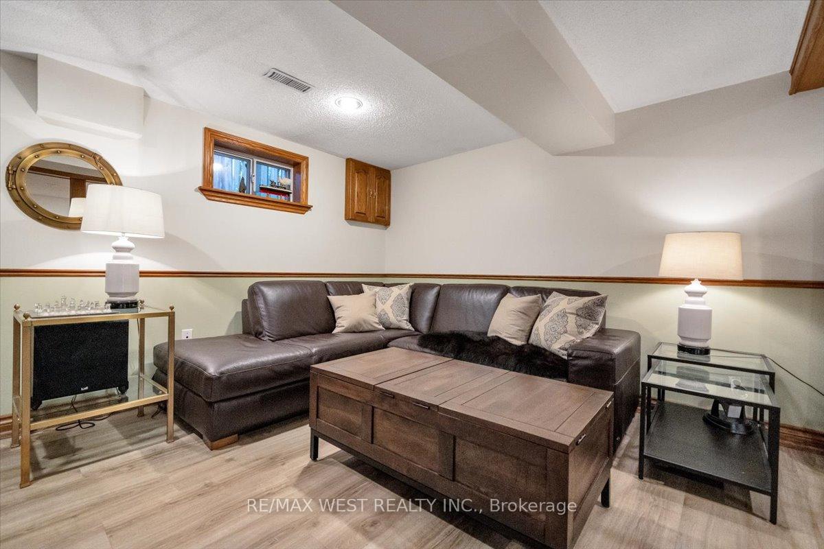 254 Confederation Dr, Toronto, ON M1G1B5 | 3 Bedroom 2 Bathroom Detached House | Image 22