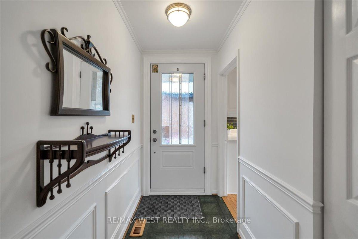 254 Confederation Dr, Toronto, ON M1G1B5 | 3 Bedroom 2 Bathroom Detached House | Image 4