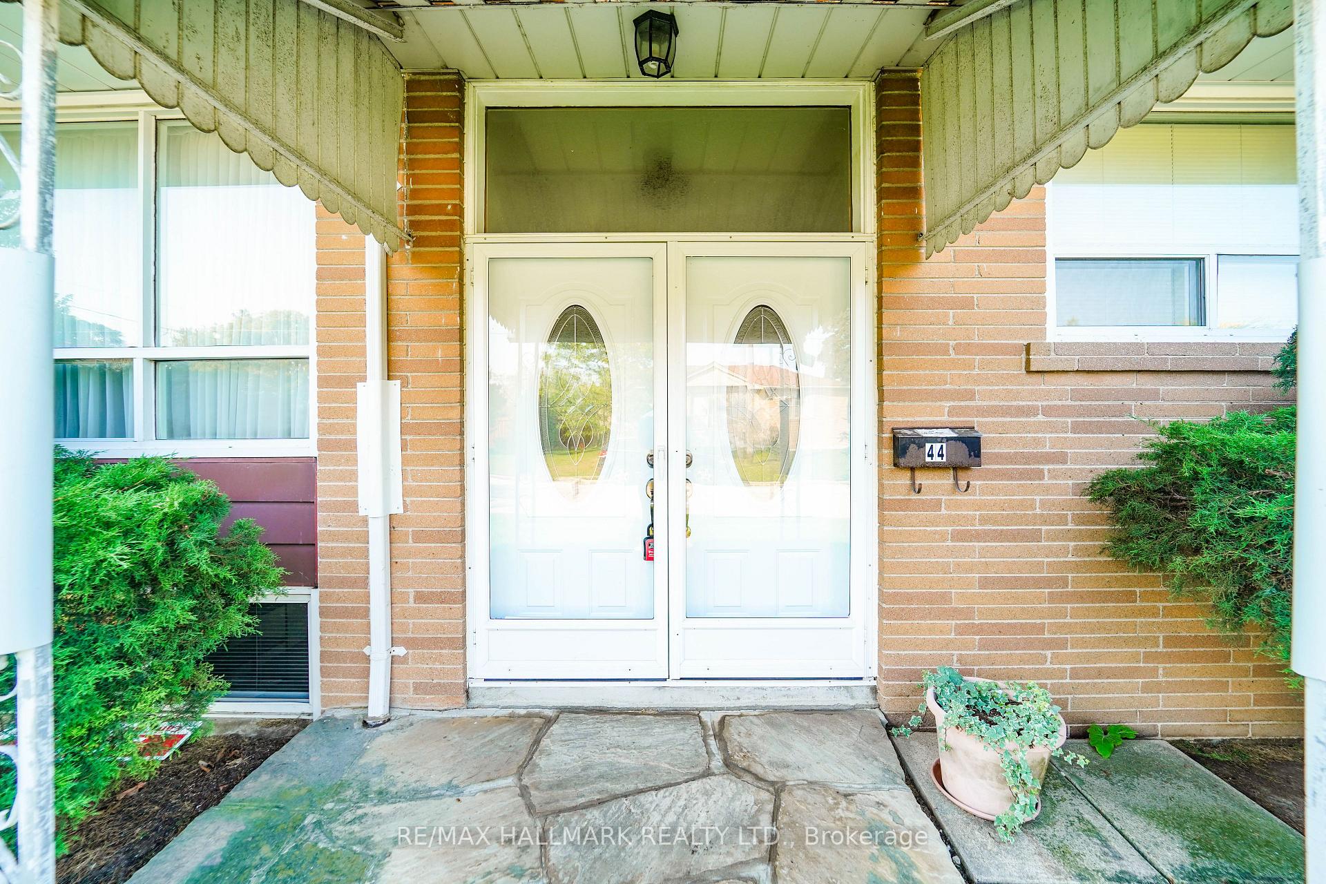 44 Budea Cres, Toronto, ON M1R4V4 | 3 Bedroom 2 Bathroom Detached House | Image 4