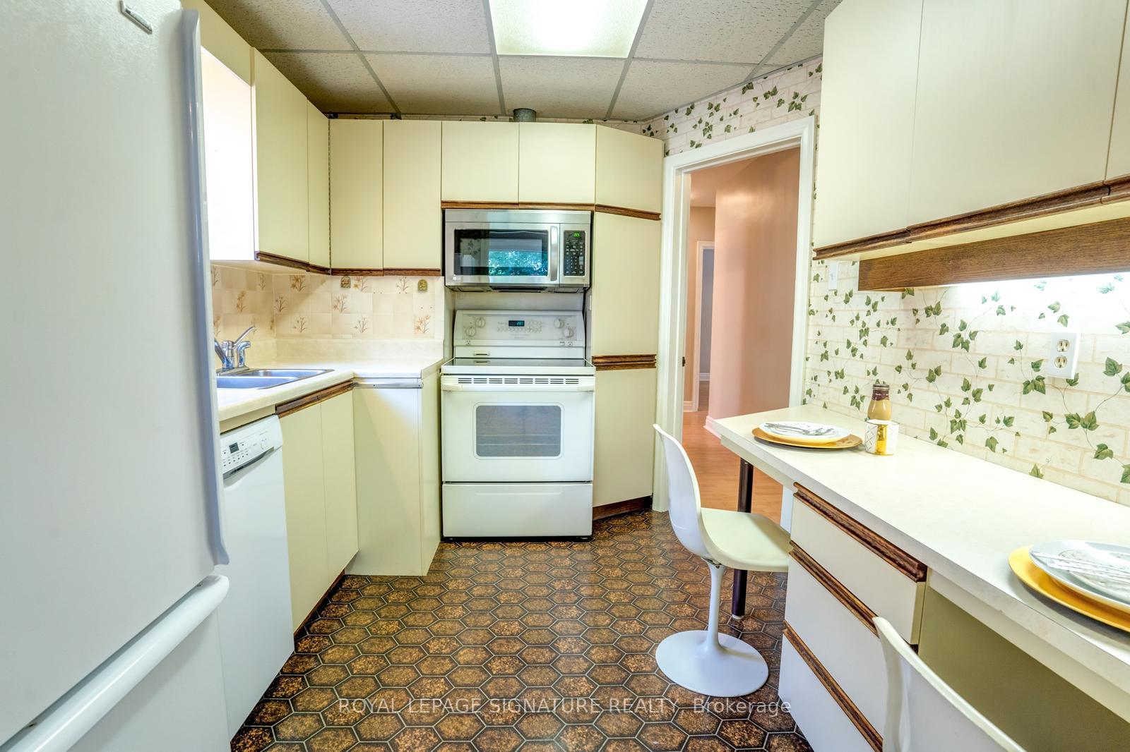 15 Inniswood Dr, Toronto, ON M1R1E4 | 3 Bedroom 2 Bathroom Detached House | Image 9