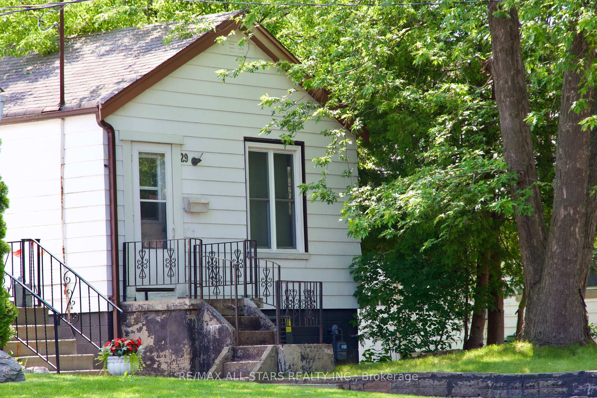 29 North Woodrow Blvd, Toronto, ON M1K1W2 | 2 Bedroom 2 Bathroom Detached House | Image 6