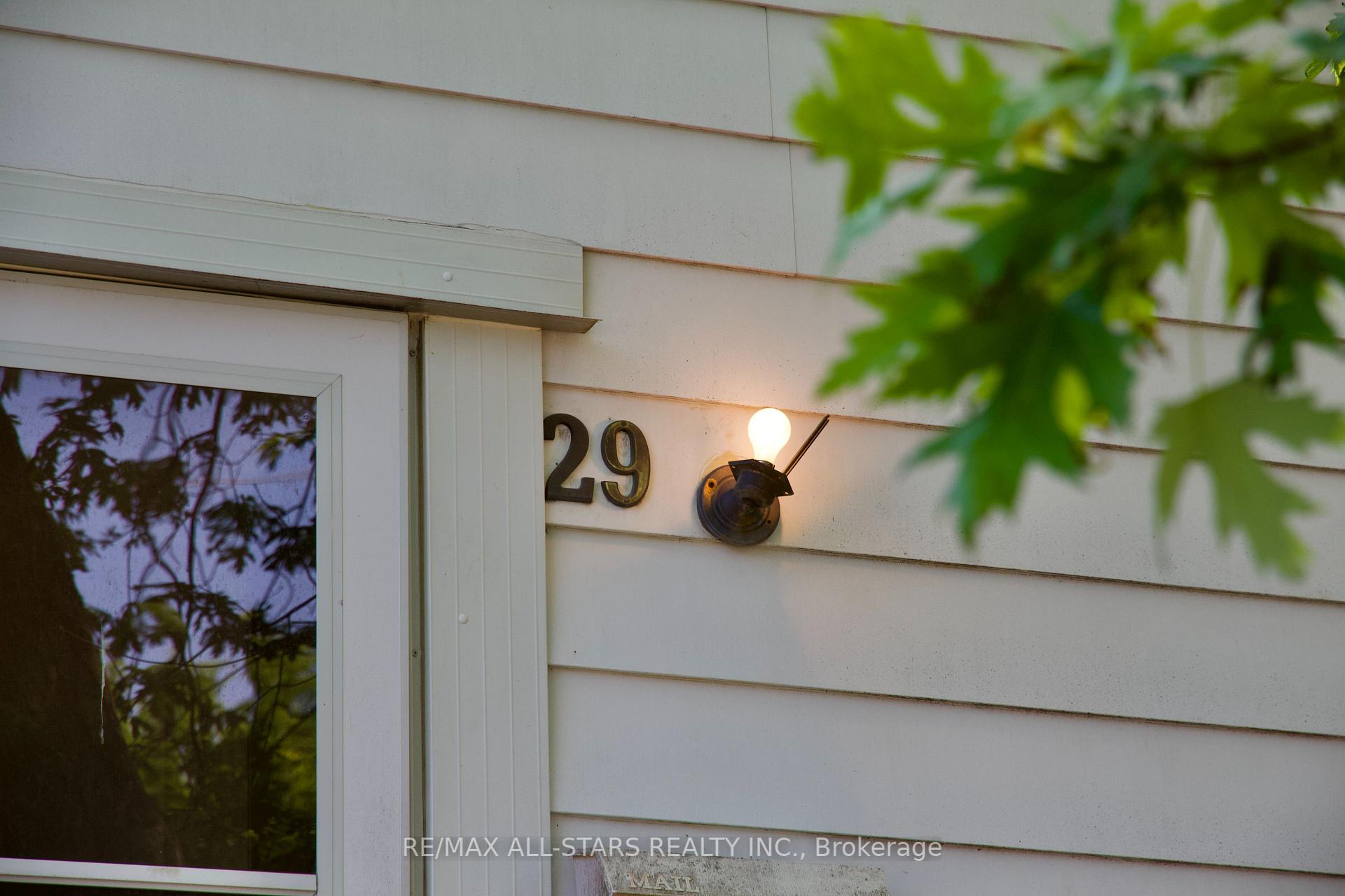 29 North Woodrow Blvd, Toronto, ON M1K1W2 | 2 Bedroom 2 Bathroom Detached House | Image 7