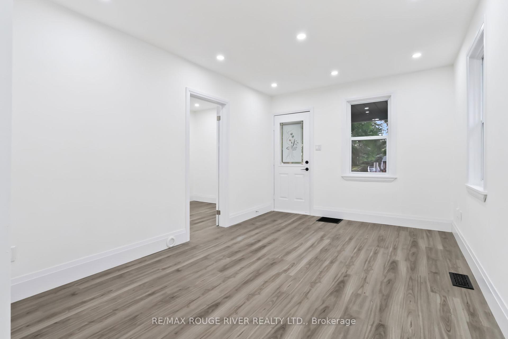 449 Drew St, Oshawa, ON L1H5B6 | 2 Bedroom 2 Bathroom Detached House | Image 3