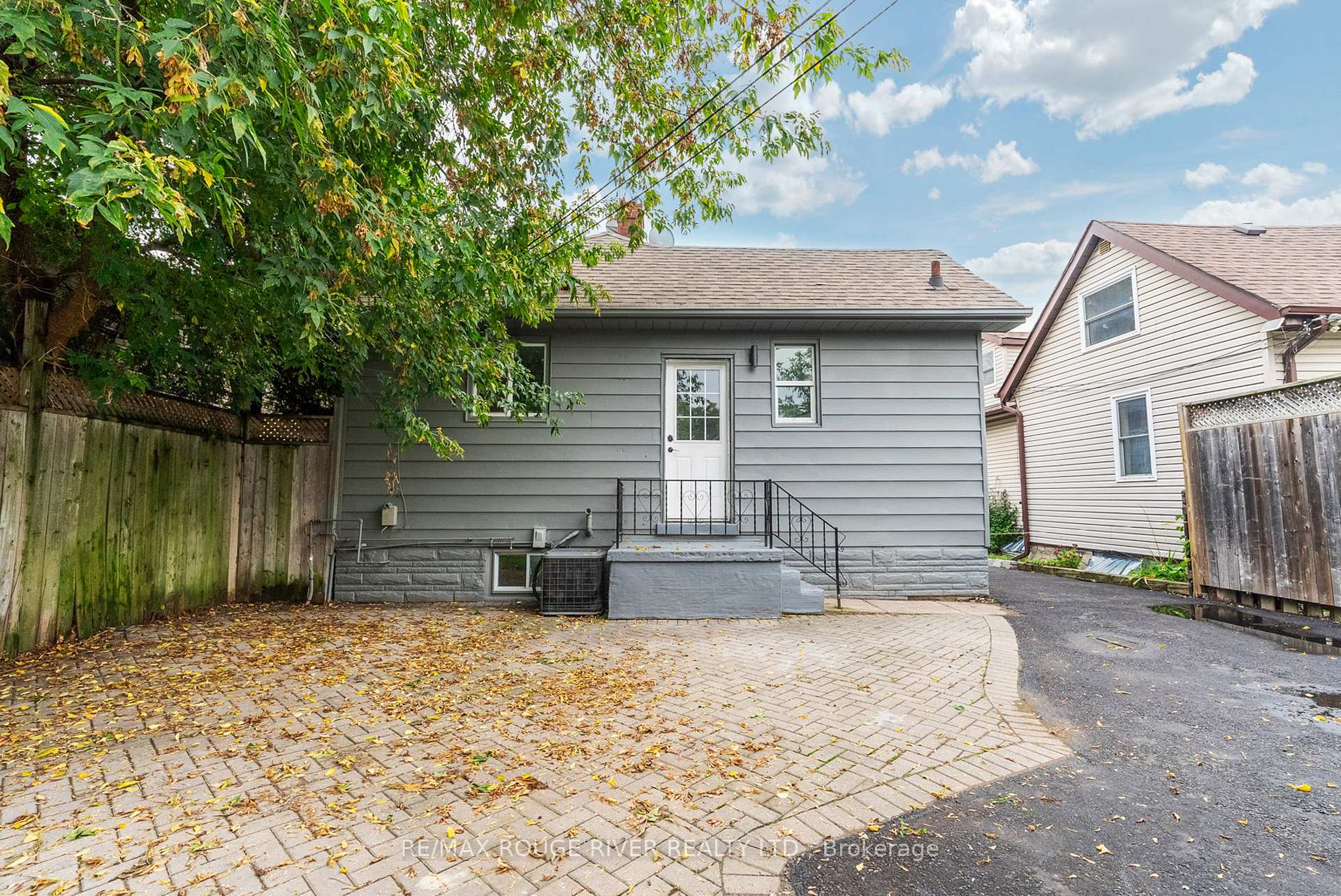 449 Drew St, Oshawa, ON L1H5B6 | 2 Bedroom 2 Bathroom Detached House | Image 38