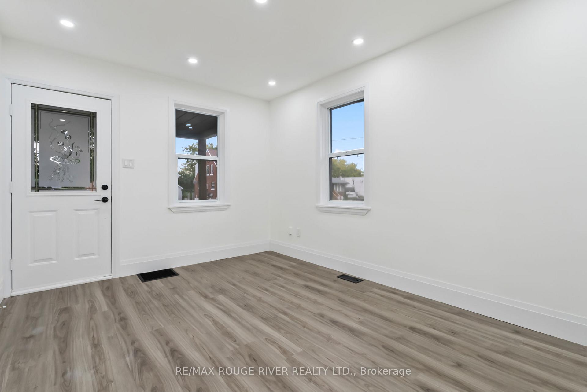 449 Drew St, Oshawa, ON L1H5B6 | 2 Bedroom 2 Bathroom Detached House | Image 4