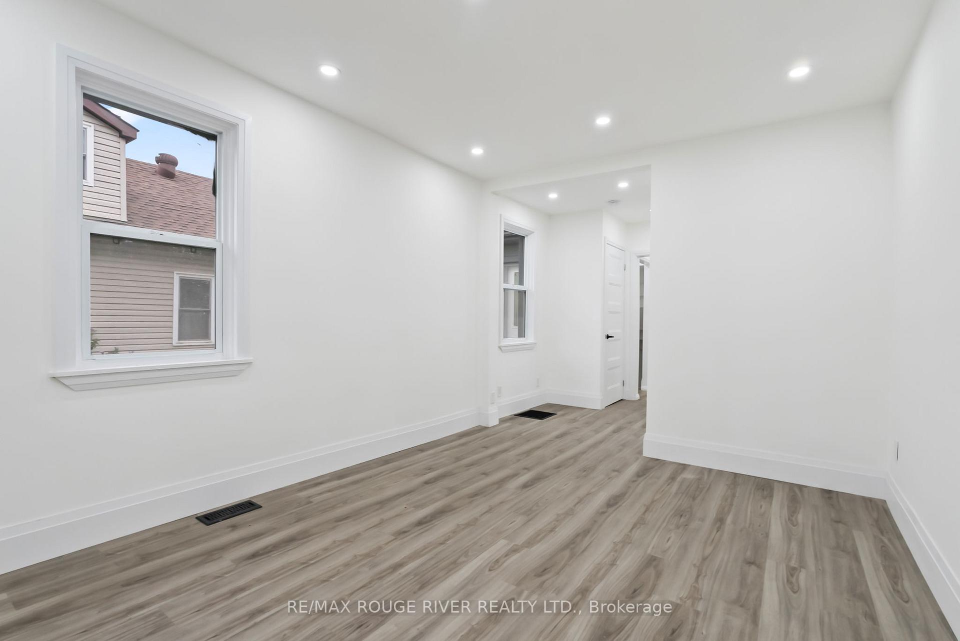 449 Drew St, Oshawa, ON L1H5B6 | 2 Bedroom 2 Bathroom Detached House | Image 5