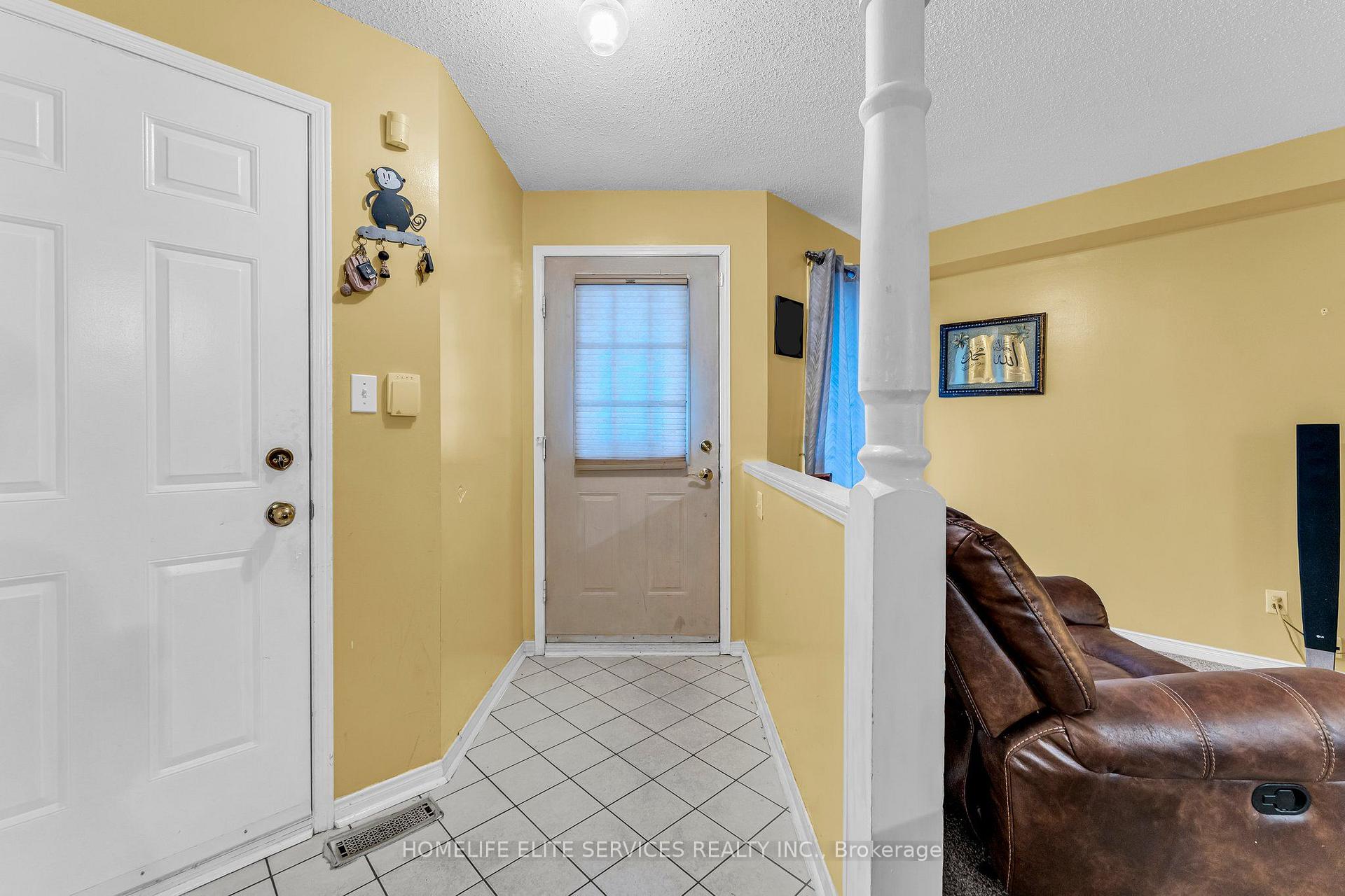15 Lenthall Ave, Toronto, ON M1B2C7 | 3 Bedroom 4 Bathroom Semi-Detached House | Image 4